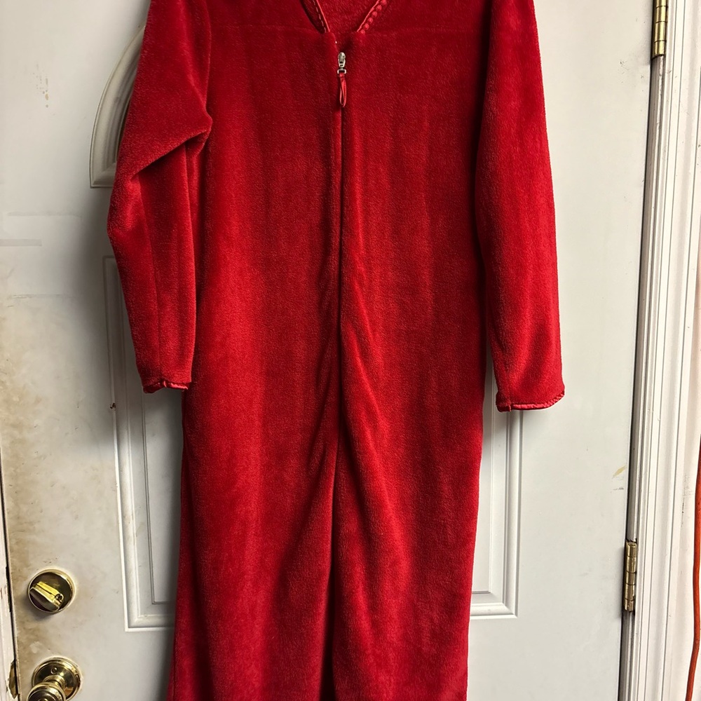 Oscar de la Renta Red Plush Zip-Front Robe